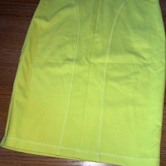 π McQ Alexander McQueen NWOT Lime Green Bodycon Contour Skirt Small π - Picture 11 of 12